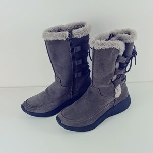 Earth Origins women's winter boots size 6.5  Gray brick color